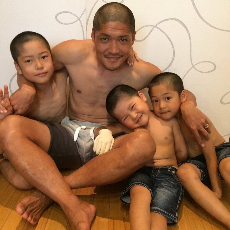 抗がん剤治療が必要となった莉瑛さんを励まそうとみんなで丸刈りに