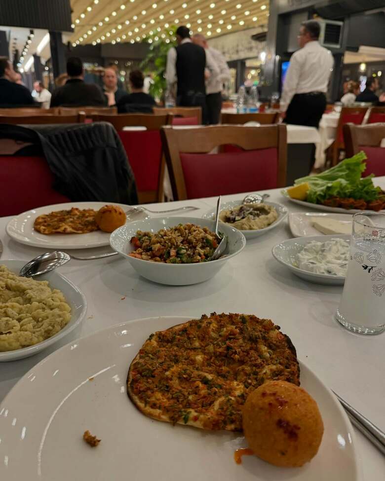 滞在中は世界三大料理と言われるトルコ料理を堪能