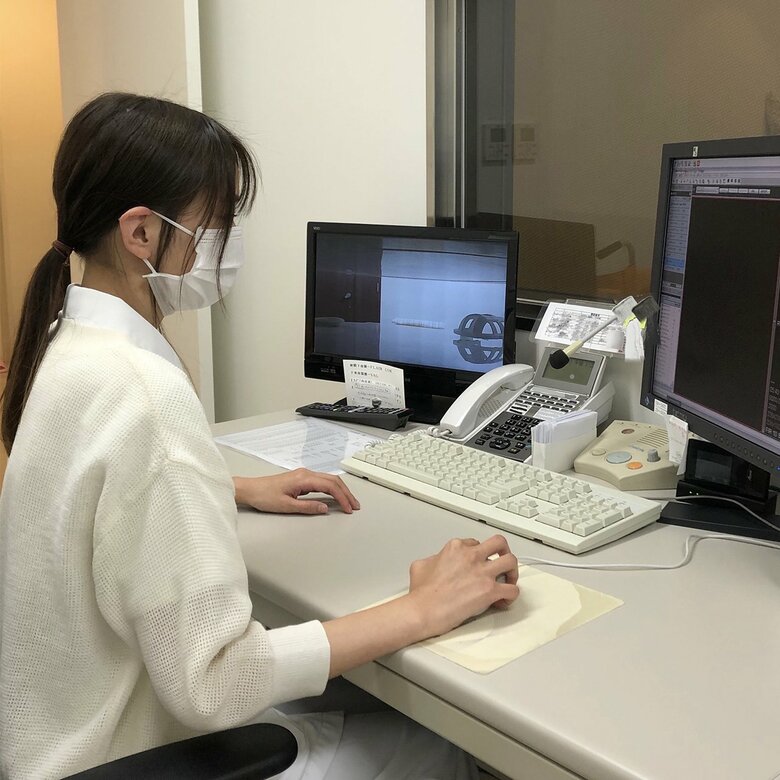 臨床検査技師として働く愛迷さん