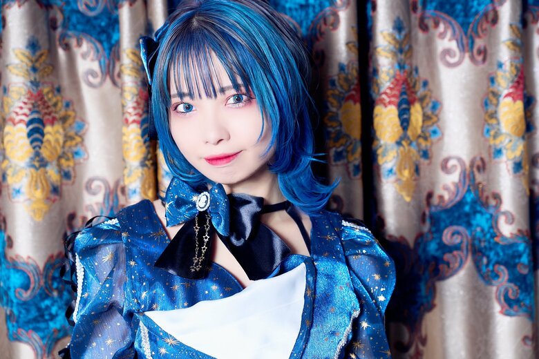 まりえ（42）デビュー時の新衣装。デザインはイラストレーターの岸田メル先生