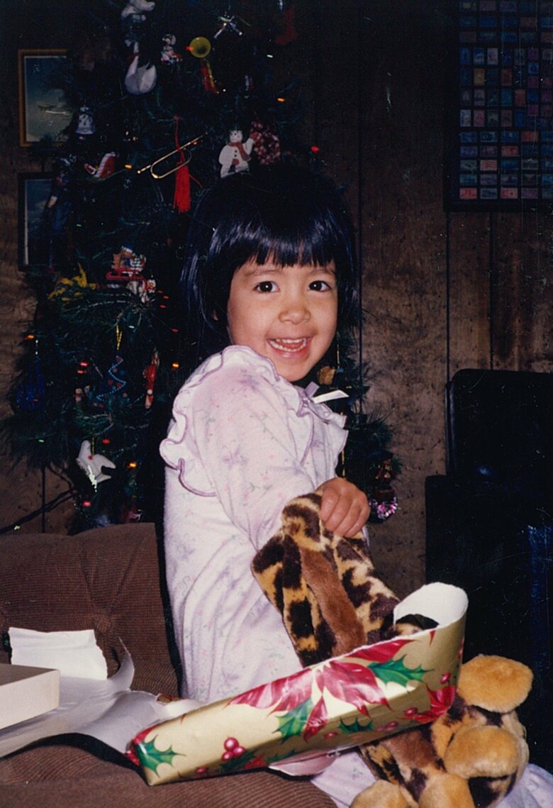 5歳の頃、可愛らしい笑顔を見せる森さん。表情に現在の面影があります