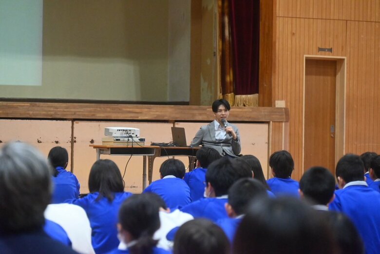 全国各地で講演活動も行っている