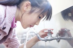 「災害時はどうする」水が飲めない子の弊害「わが子のイライラもそのせいかもしれない」