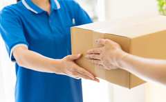 手が離せないのに…インターホンが鳴っても動かない夫に悩む妻たち