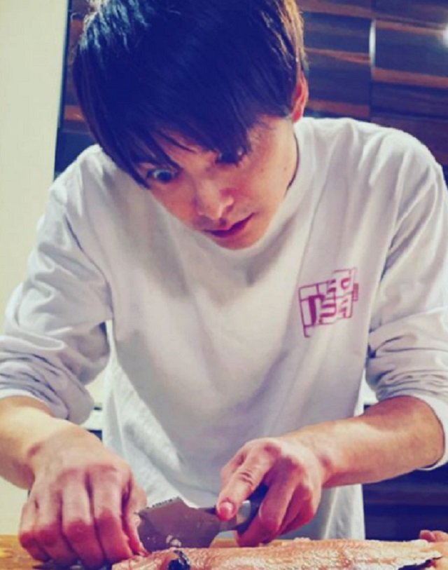 魚をさばくこともある小池徹平さん