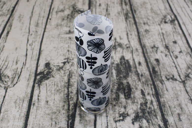 セリアのおすすめ商品「ナチュラル加湿フィルター 北欧風」の使用中画像2