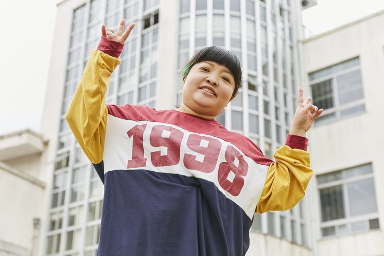 ニッコリとピース。今は芸人として楽しんでいます