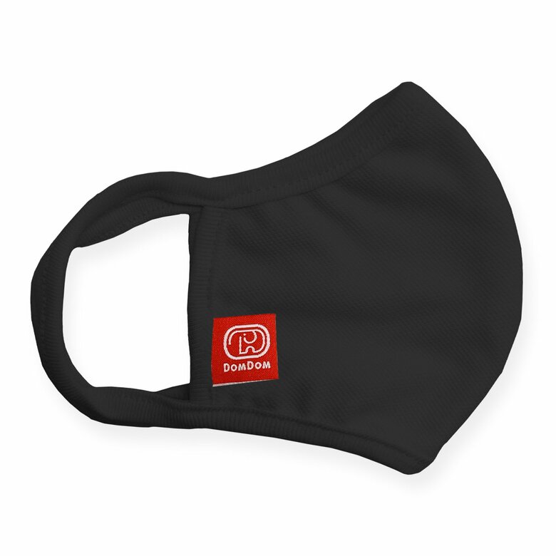 マスク不足の際にオンライン販売すると初回分は約5分で完売。その後はメッシュなど機能性高い商品を販売