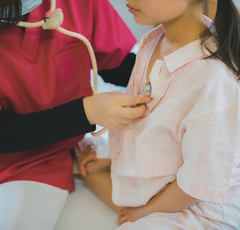 子供の蕁麻疹を撮影に「非常識！」も病状説明には最適 !?