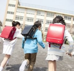 清掃員に小学生が“鼻つまみ”ポーズ！ 親はなんて叱るべき!?