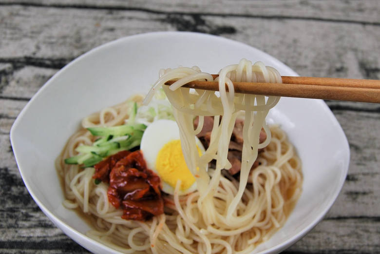 ファミマの人気ラーメンファミマ「旨辛キムチの盛岡風冷麺」の実物画像04