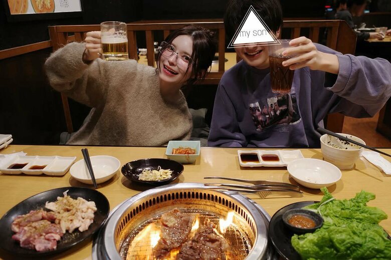 息子さんと焼肉屋で乾杯
