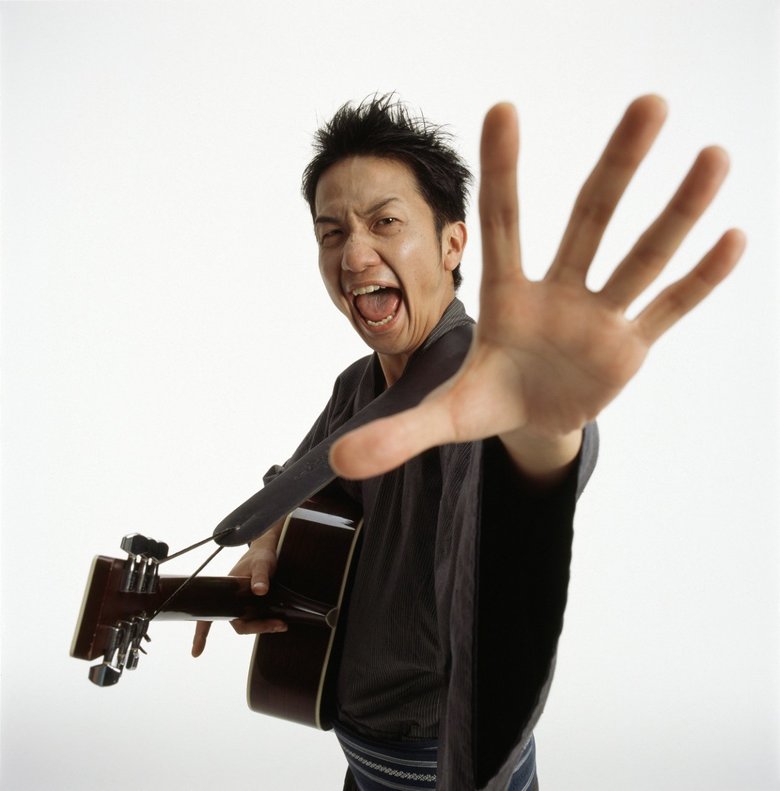 2004年当時は、1日20～30人分の「斬るネタ」を考えていたという波田陽区さん