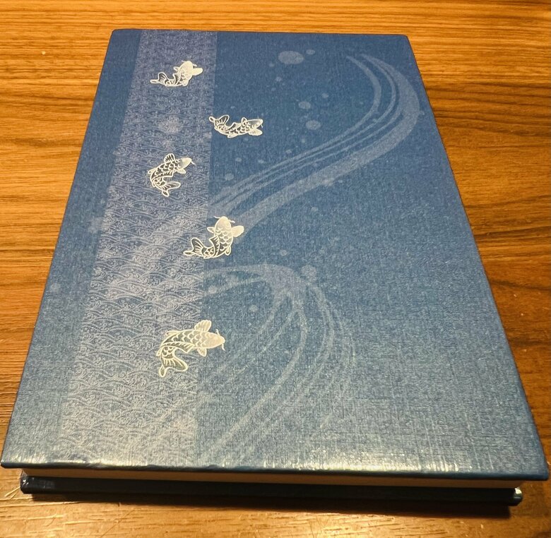 最近、ハマっているのが神社を巡って授かる「御朱印集め」で御朱印を保存している御朱印帳の表紙