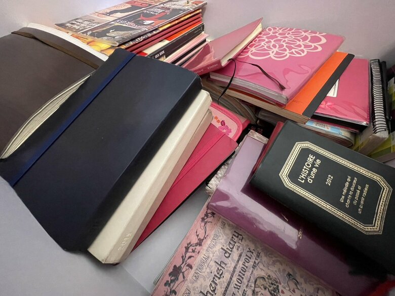 小学生から続けているという日記。積み重ねられるほど、たくさんあります！