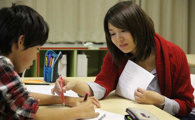 学習支援をする今村さん