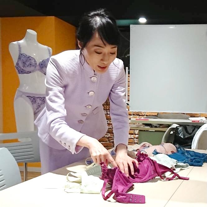 下着美容研究家として打ち合わせに参加する