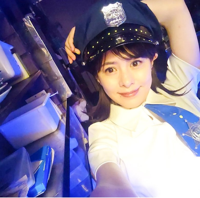 『ミニスカポリス』の衣装で