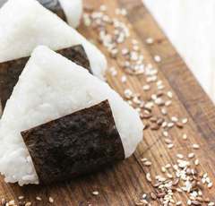 南極ママさん料理人が考案した“悪魔のおにぎり”に中毒者続出！