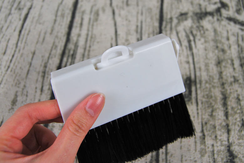 ダイソーのおすすめ商品「ミニちりとり＆ホウキ」の商品画像