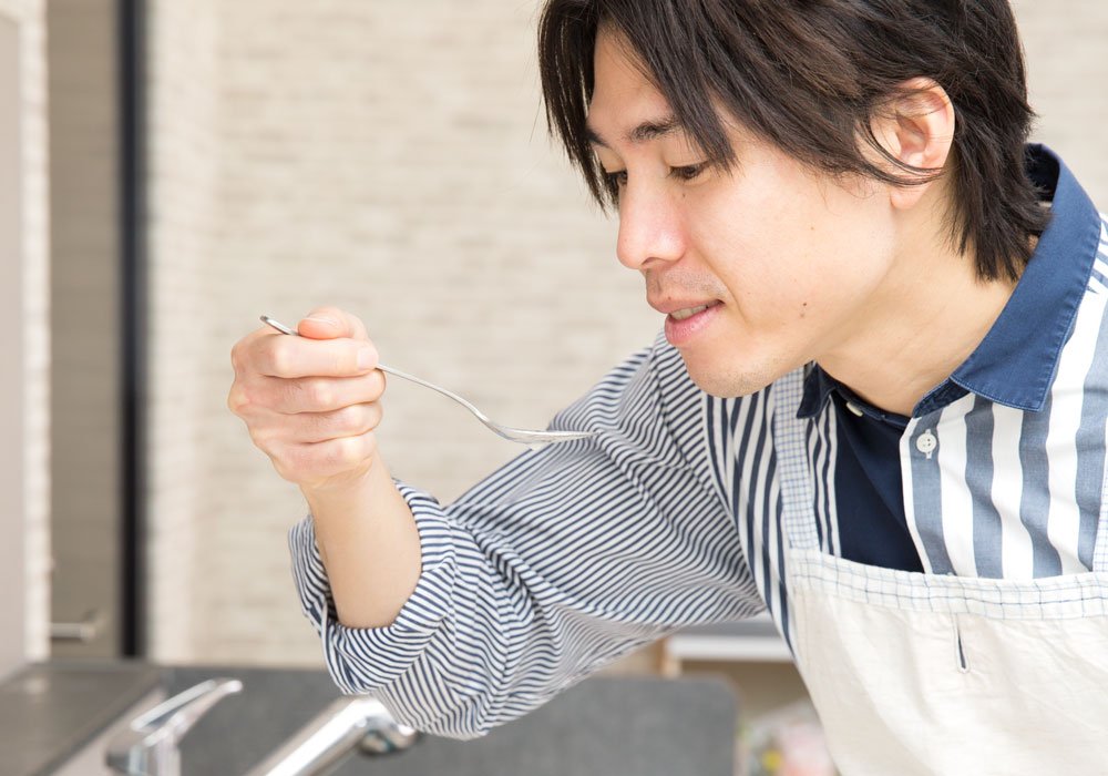 chanto編集長・中川優太の調理シーン
