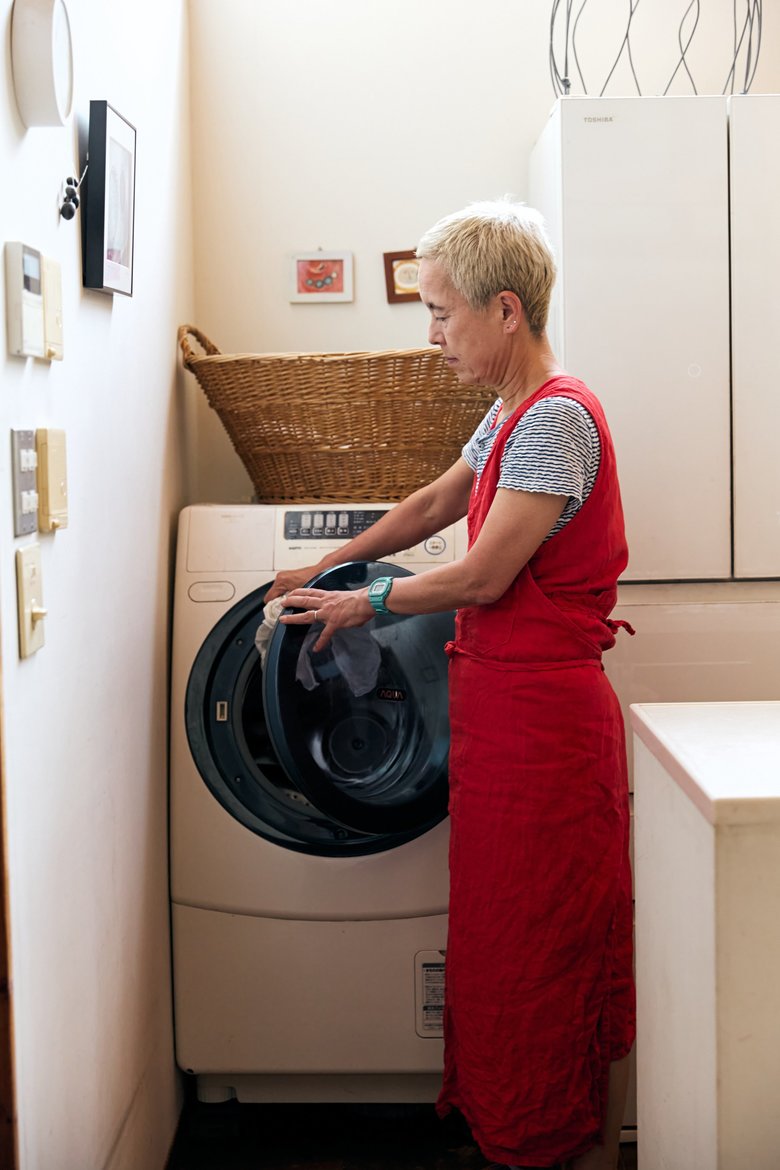 毎週、必ず週間天気予報をチェックして、大物洗いの計画を練るそう。外干し、柔軟剤不使用、ふだん使いのものはノーアイロンが田中さん流