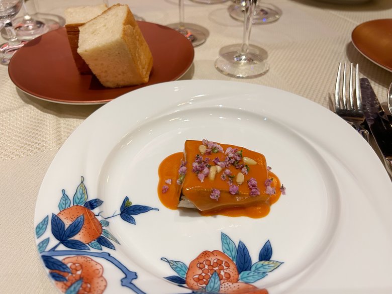 器の美しさにも注目。繊細な絵付けはさすが伊万里焼です