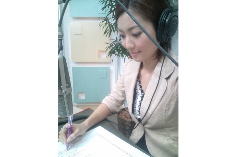 フリーアナウンサーになって、ナレーション撮りに挑む小川さん