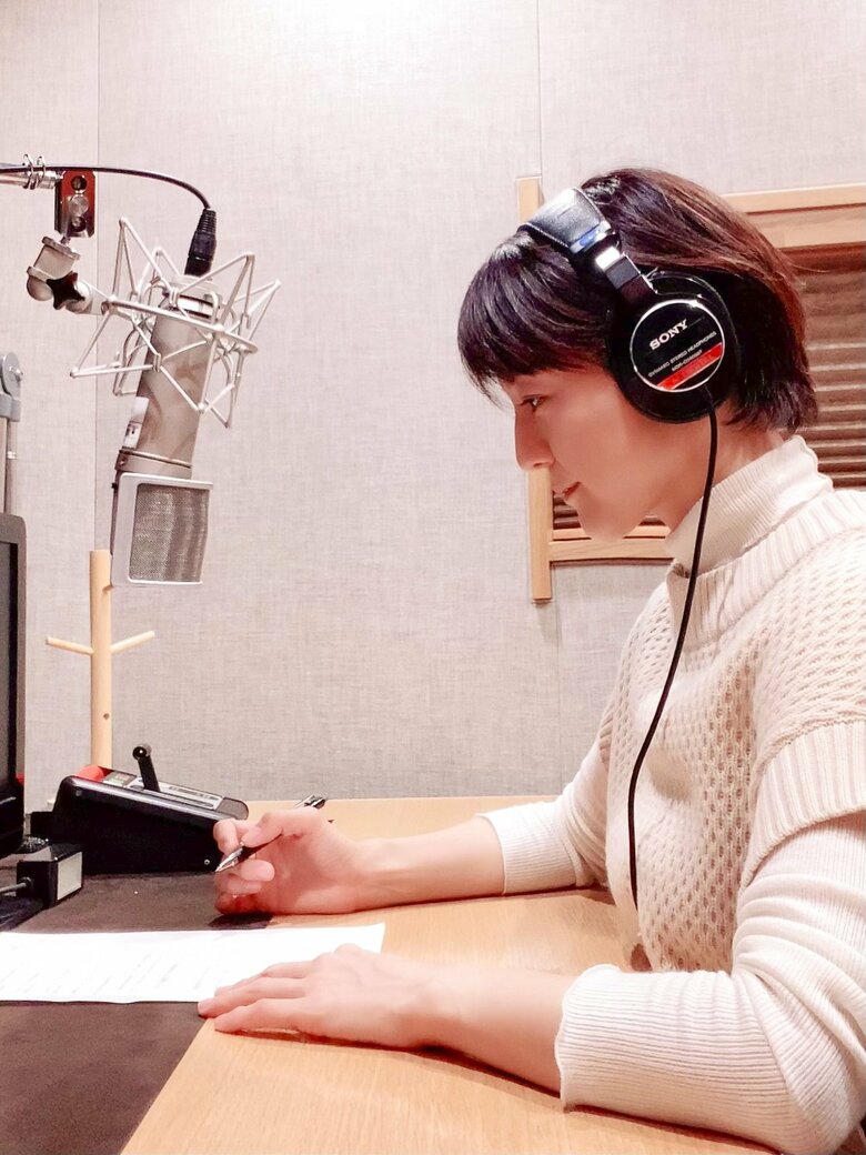 ナレーションを収録中のかかずさん