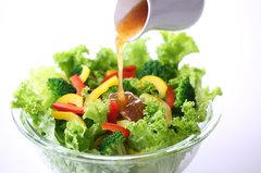 「かけるだけでこの味は最高」プロが教える「本当に美味しい調味料」BEST5