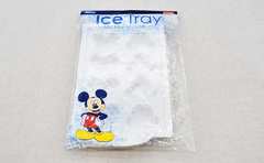 ミッキー型の氷が簡単に作れる！ 夏におすすめなダイソーのキッチングッズ「アイストレー」