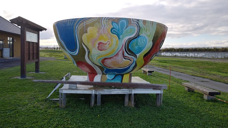 お茶碗と箸のアート作品「CHAWONDER」