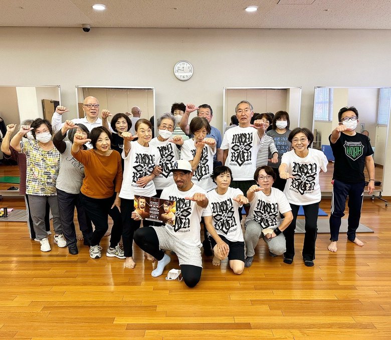 現在も地元・川崎市で開催している体操教室にて（大原さんは最前列中央）