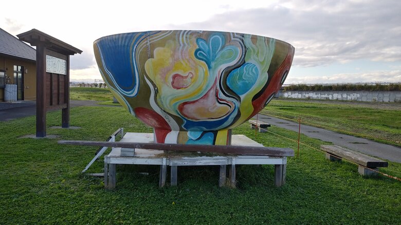 お茶碗と箸のアート作品「CHAWONDER」