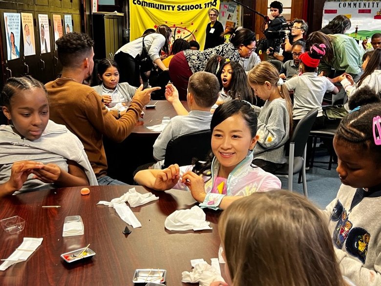 海外では、基本的には英語でレッスンをしているそう。どの国でも大盛り上がりだとか！