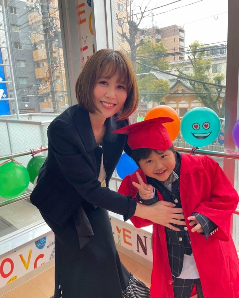 去年の幼稚園卒園式での長男・柊杜（しゅうと）くんとのツーショット