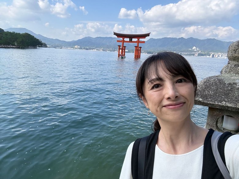 家族旅行で広島・厳島神社を訪れた際の1枚