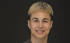 両親離婚で「セレブ生活一転」窓からランドセルを捨てられる壮絶ないじめ経験したユージの幼少期「無力感でいっぱい」