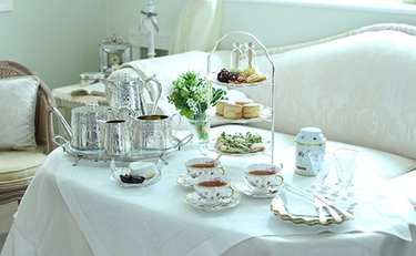 「ベッドルームで始まった？」第3次ブームを迎えたアフタヌーンティーの知られざる歴史