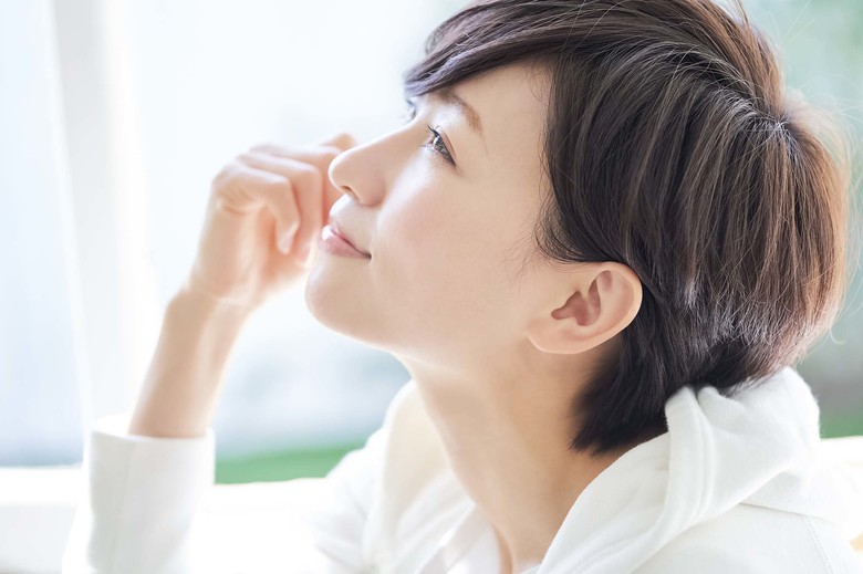 ショートヘアの女性