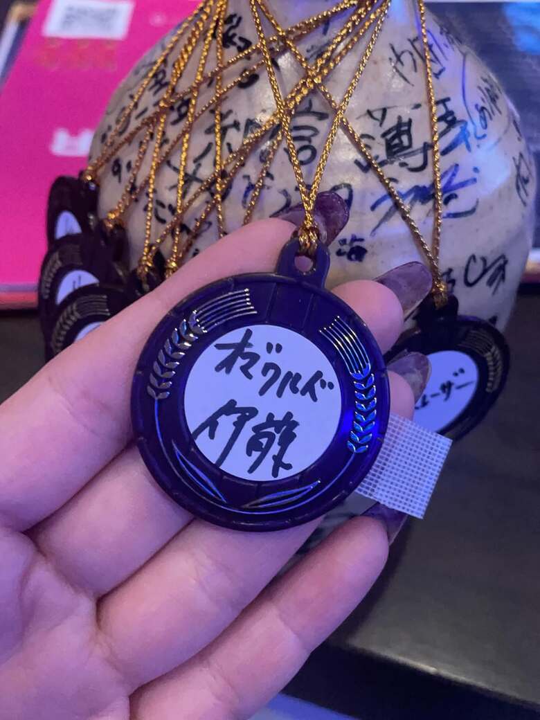 誕生日パーティには芸人仲間のオズワルド伊藤さんが駆けつけてくれた