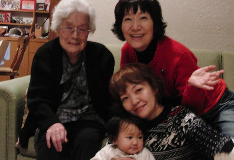 祖母、母、娘との4世代カット！