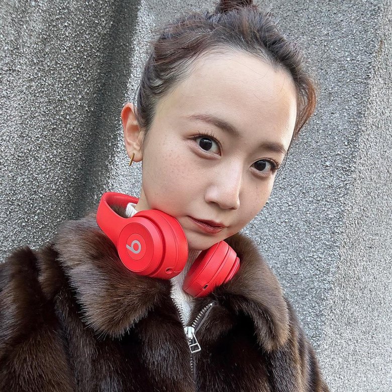 前髪を上げたスタイルもかわいい！ 