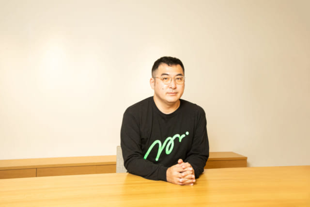 共同創業者 定金 基さん。MITテクノロジーレビュー日本語版エグゼクティブプロデューサー。プロジェクト推進メソッド「Project Sprint」やミーティング活用クラウドサービス 「SuperGoodMeetings」などを開発。 