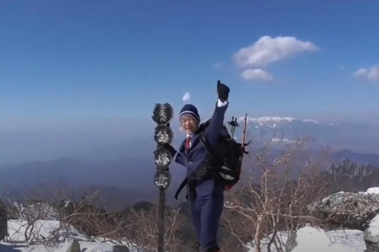 雪が積もる金峰山へ