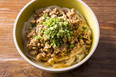 汁なし坦々うどんレシピ「赤味噌が旨さを際立たせる」