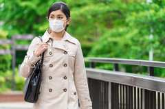 外出と帰宅時にやっておきたい「花粉症」のセルフケア【内科医に聞く】