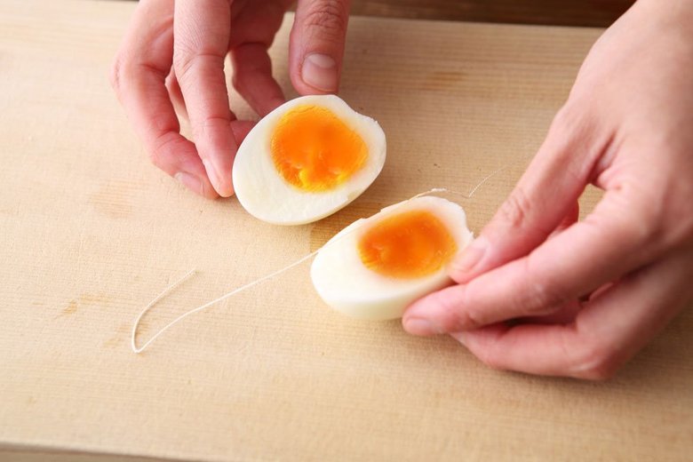 半分に切った半熟卵