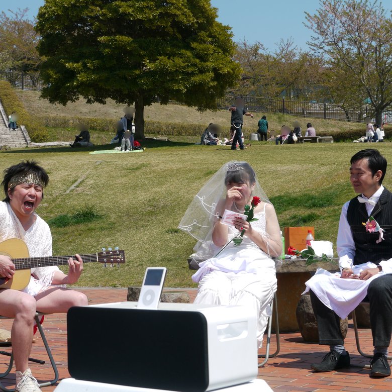 仲間の熱唱に涙し、笑いもこみ上げる睦さん