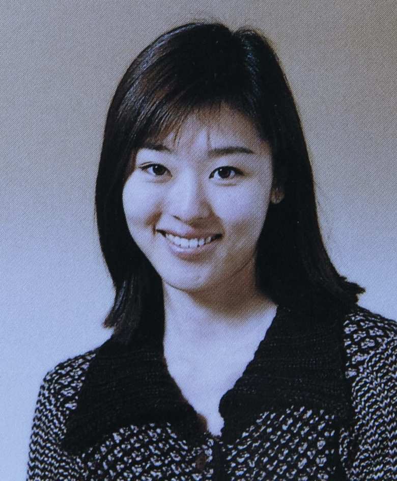 短大時代のユカさん（卒業アルバムより）